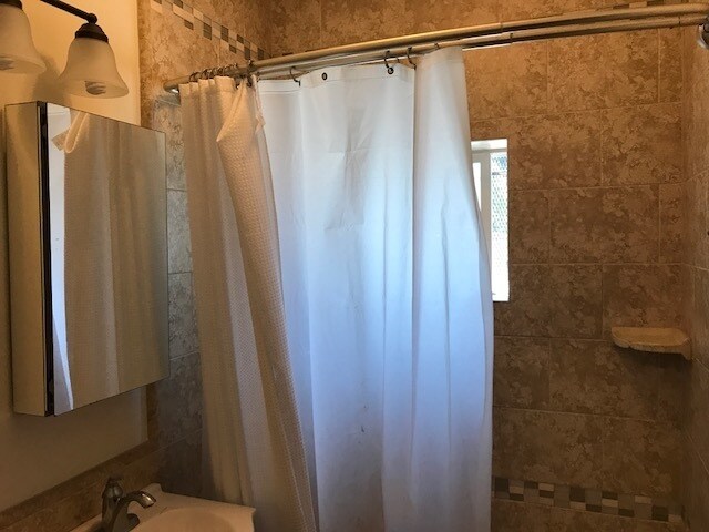 Building Photo - 731 E Broadway