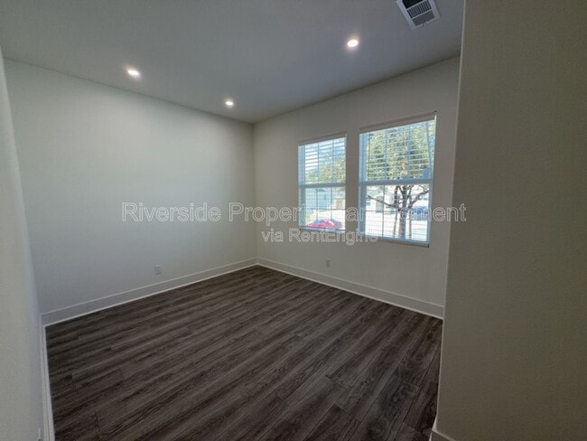 Building Photo - 20947 Spring Mountain Rd