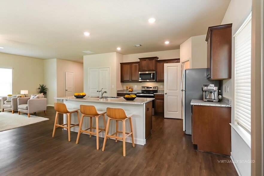 Building Photo - 138 Innis Brk Cir