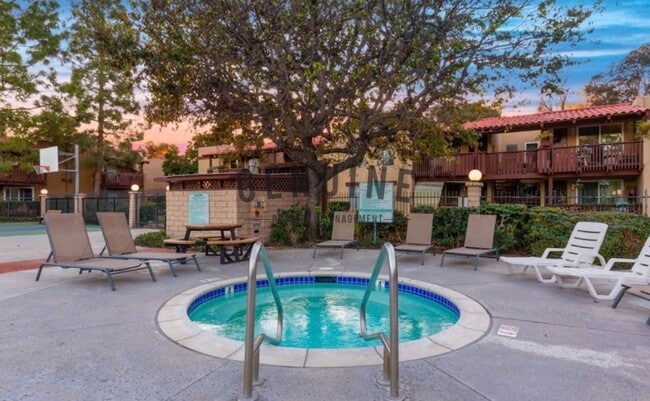 Building Photo - Upstairs 1 Bedroom in Desirable Macarthur Village ~ Community Pool and Tennis Courts