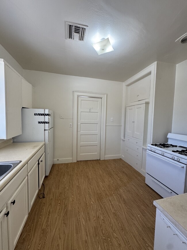 Building Photo - 1403 E Fillmore St