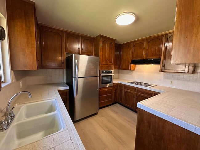 Building Photo - 45559 N Oakview Dr