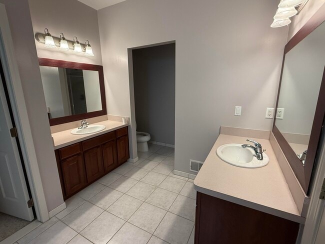 Building Photo - 18145 Shoreline Ct