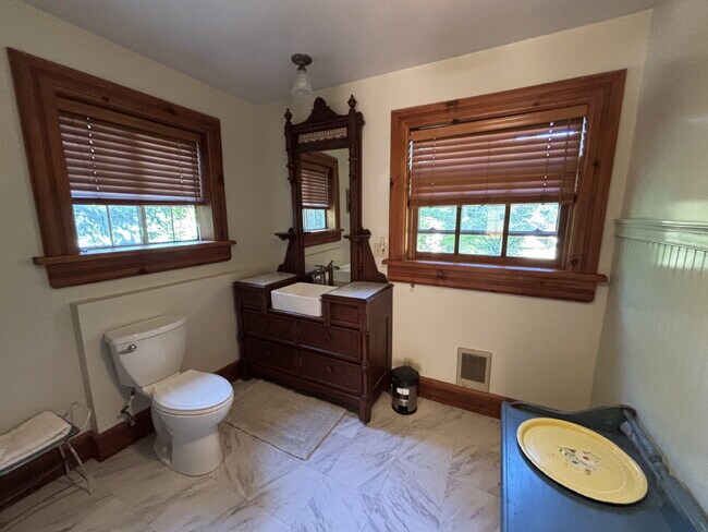 Building Photo - Unique fully furnished 1-2 bedroom property secluded on Newtown Road ten minutes from Placerville!