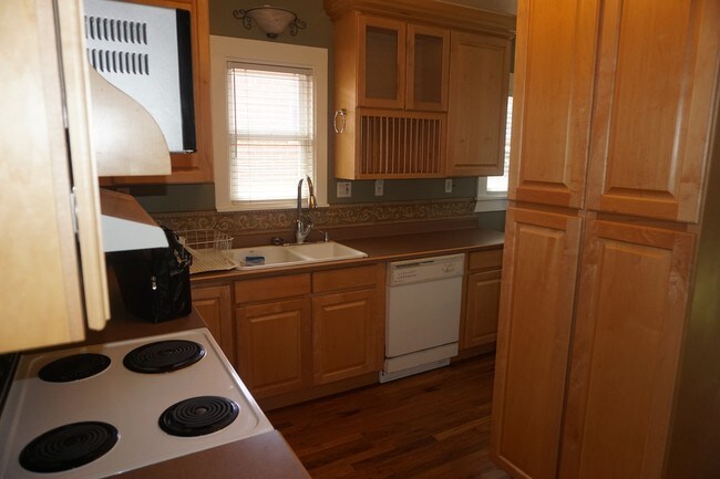 Building Photo - 717 S Emerson St