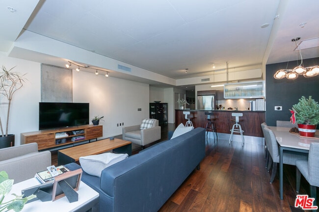 Building Photo - 1155 S Grand Ave