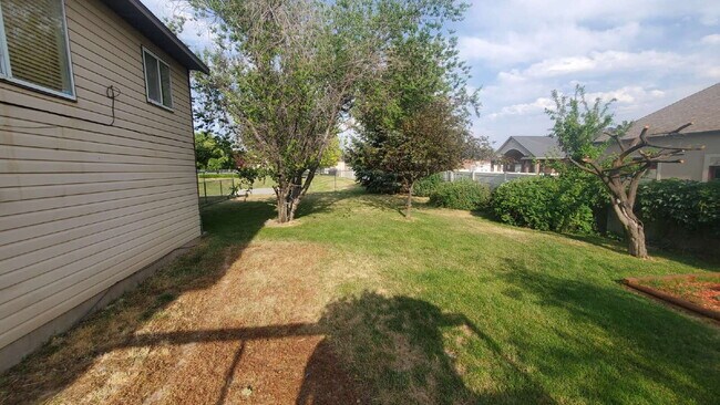 Building Photo - Charming 4-Bedroom West Point Retreat with...
