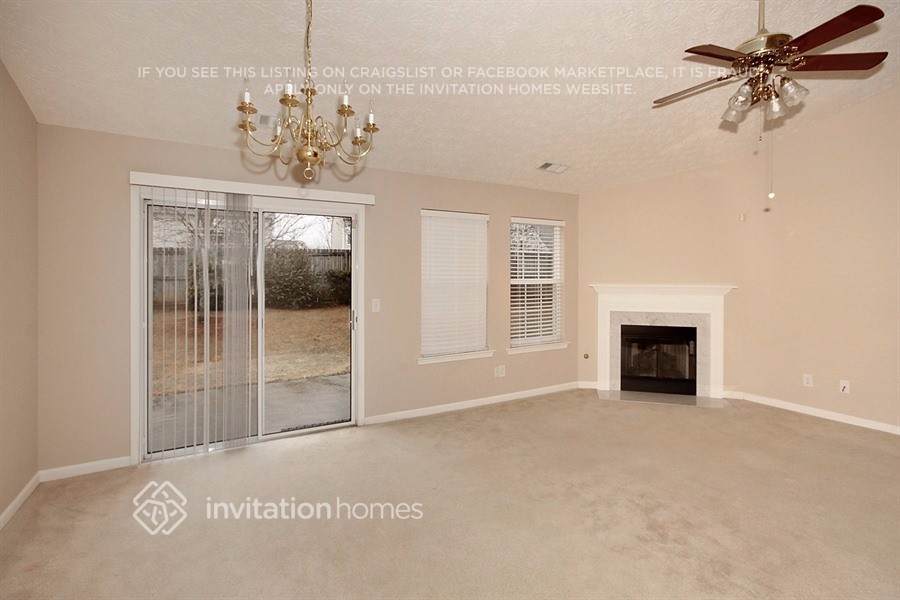 Building Photo - 302 Meadows Ln