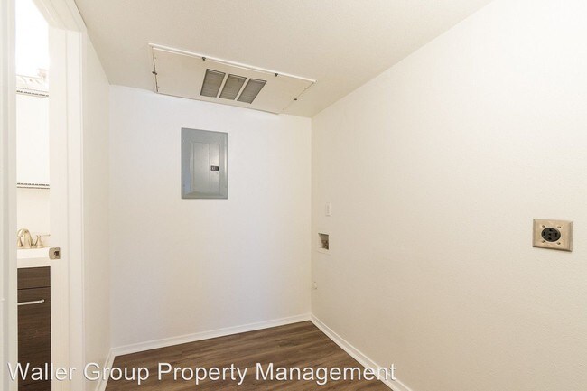 Building Photo - 4817 Reiger Ave