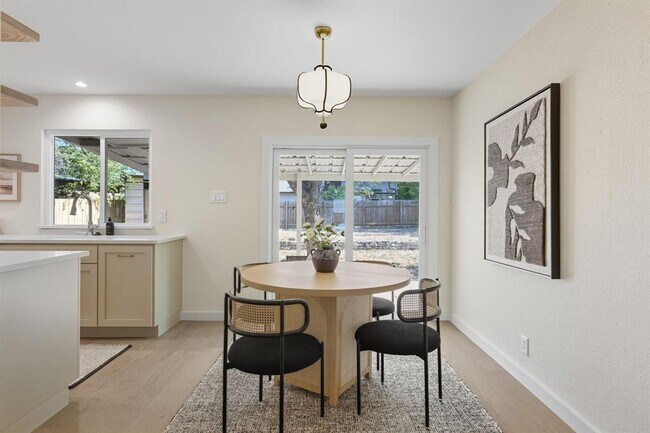 Building Photo - 1114 Stoneoak Ln