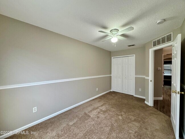 Building Photo - 450 Sherwood Oaks Dr
