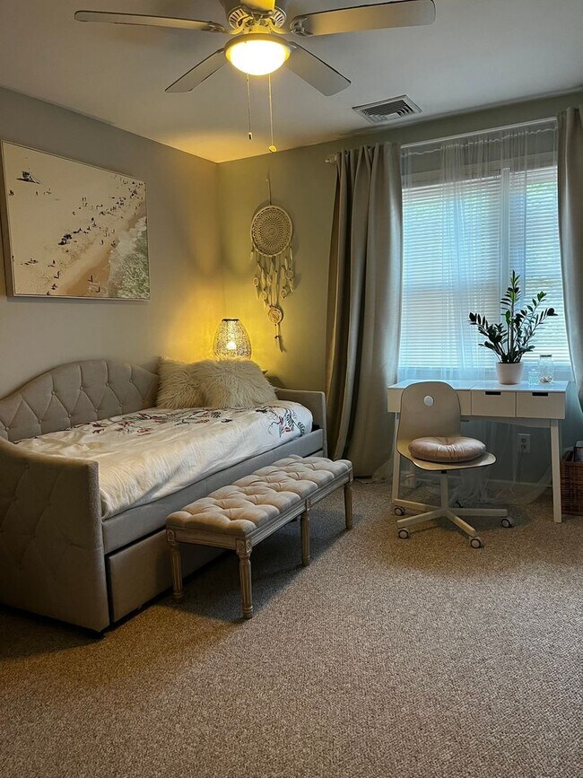 Building Photo - 1400 Hartford Tpke