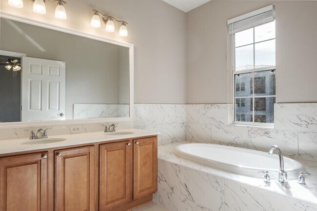 Building Photo - 10220 Bayou Grande