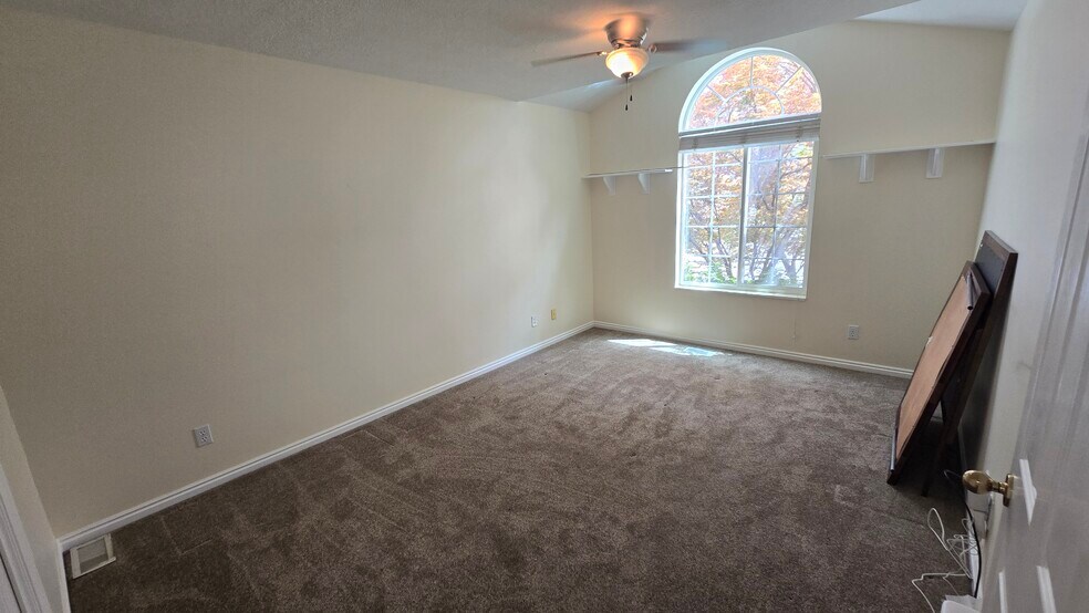 Building Photo - 1117 E 200 S