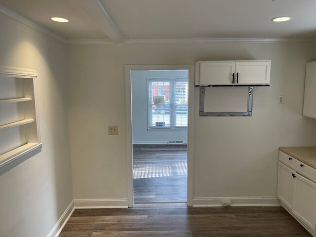 Building Photo - Available Now! 3 Bed/1 Bath in Enderly Park!