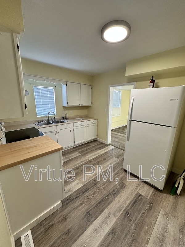 Building Photo - 1107 3rd St