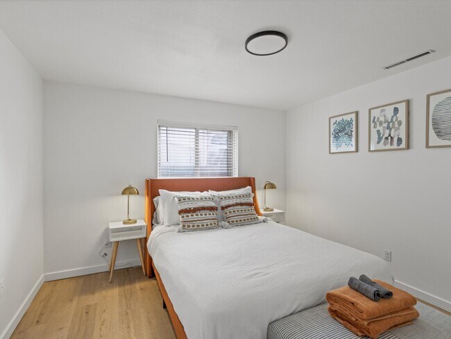 Building Photo - 4899 Sonata Dr