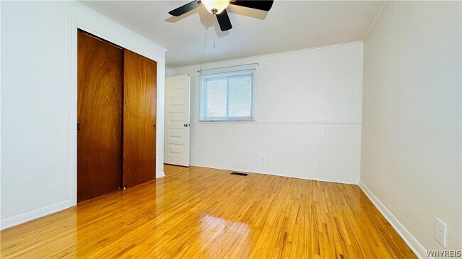 Building Photo - 954 Brighton Rd