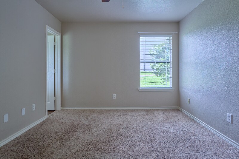 Building Photo - 1582 Parkfield Cir