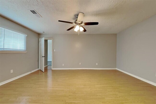 Building Photo - 13627 Montaigne Dr