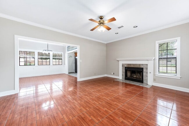 Building Photo - 2245 N Austin Ave