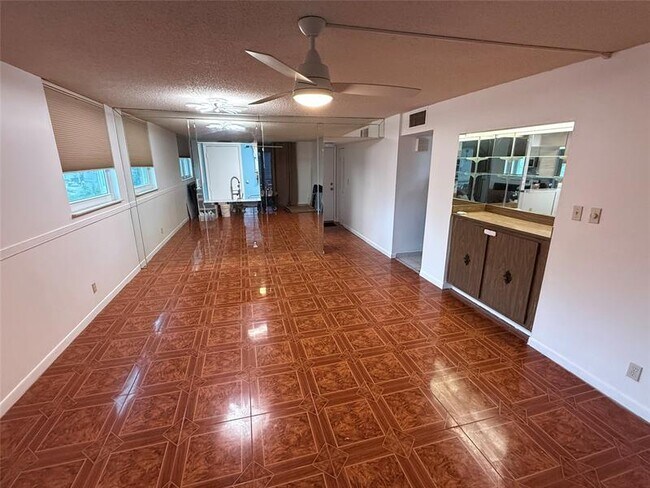 Building Photo - 410 NW 68th Ave