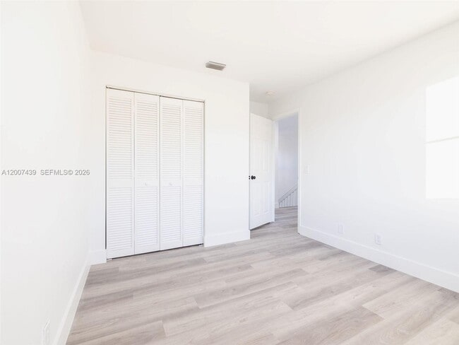 Building Photo - 801 Tanglewood Cir