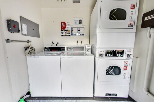 Building Photo - 1805 Sausal St