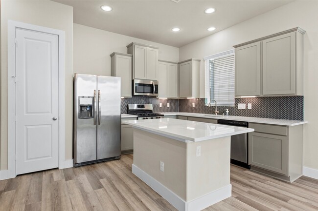 Building Photo - 9012 Lonestar Creekbend Ln