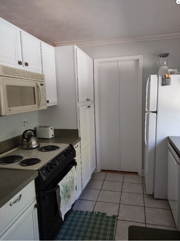 Building Photo - 2043 Dunsford Ter