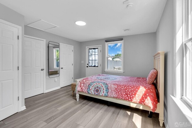 Building Photo - 438 Brookside Ave