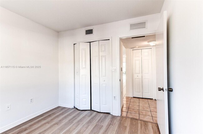 Building Photo - 970 NE 34th Ave