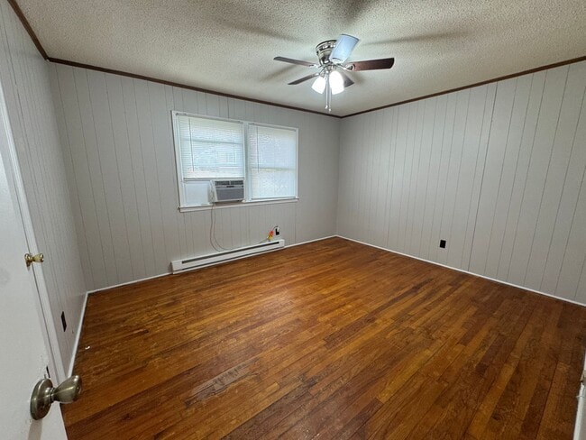 Building Photo - Available to Show