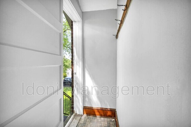 Building Photo - 12 Ridgefield St