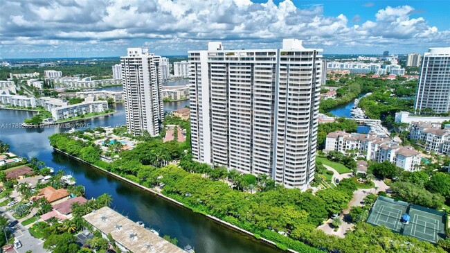Building Photo - 2000 Island Blvd