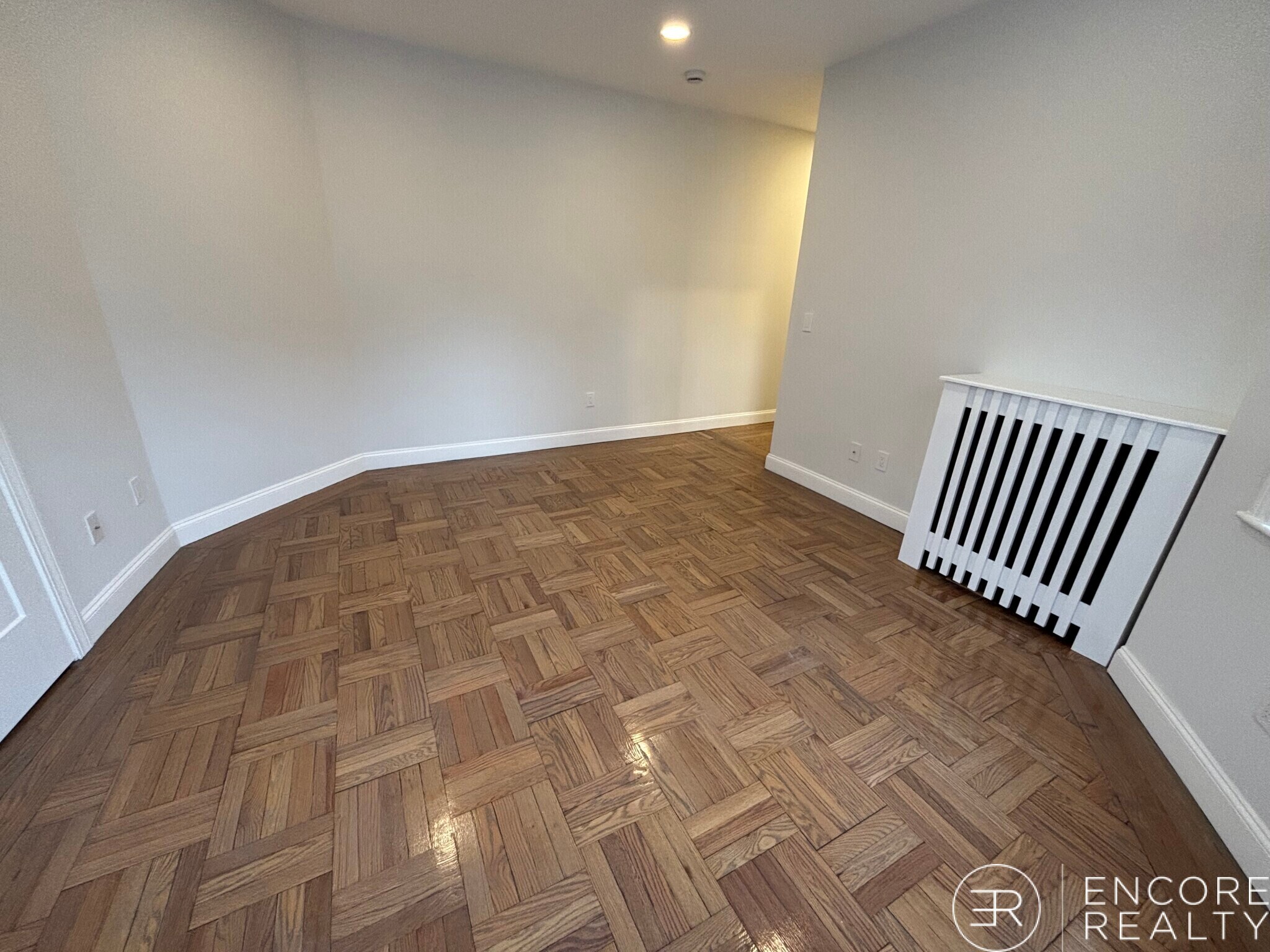 Building Photo - 16 Queensberry St