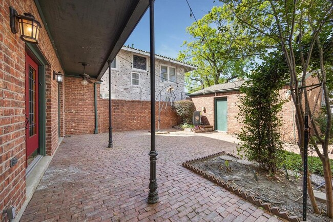 Building Photo - 2025 Elmen St