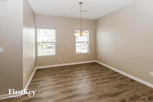 Building Photo - 4194 Broadstairs Dr SW