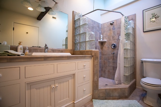 Building Photo - Janin Acers - Pool - Pet Friendly - FURNISHED OR UNFURNISHED