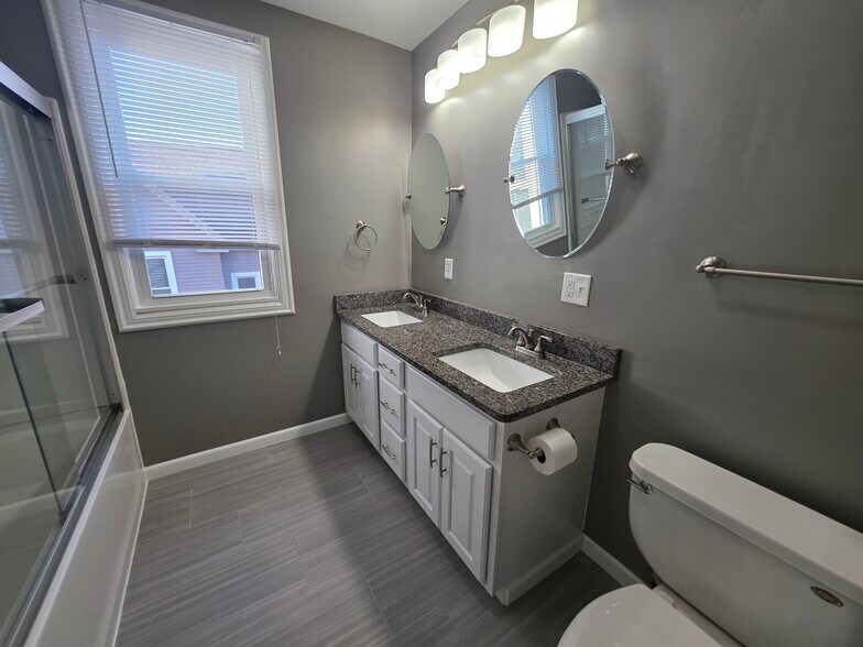 Building Photo - 701 Wilson St