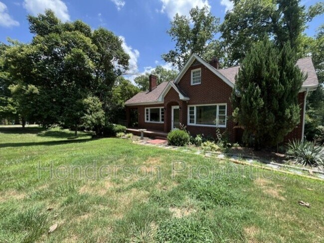 Building Photo - 1631 Maple Ave