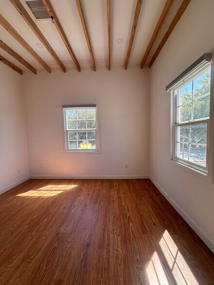 Building Photo - 4244 Gateway Ave