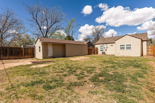 Building Photo - Cute 2 Bedroom Close to Texas Tech