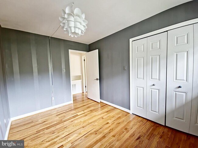 Building Photo - 8 Gruenther Ct