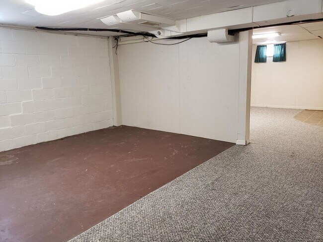 Building Photo - 1403