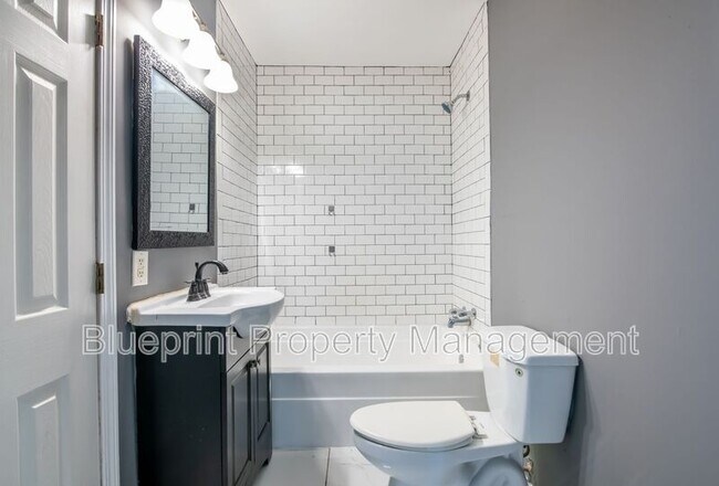 Building Photo - 208 52nd Pl N