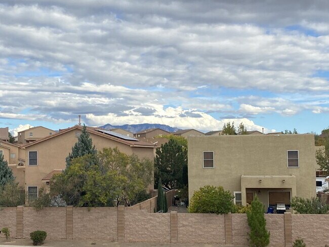 Building Photo - Large 5BR/2Story w/Balcony - Northern Meadows