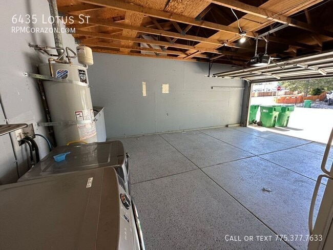 Building Photo - 6435 Lotus St