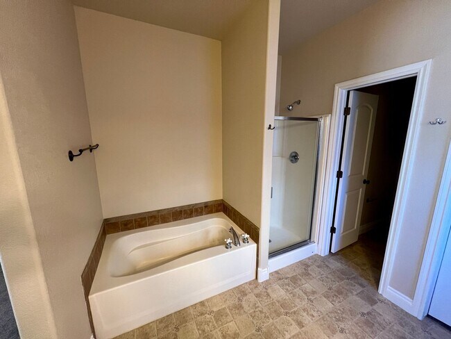 Building Photo - 5807 Zinfandel St