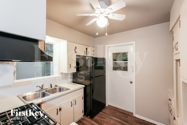 Building Photo - 619 S Alexander Ave